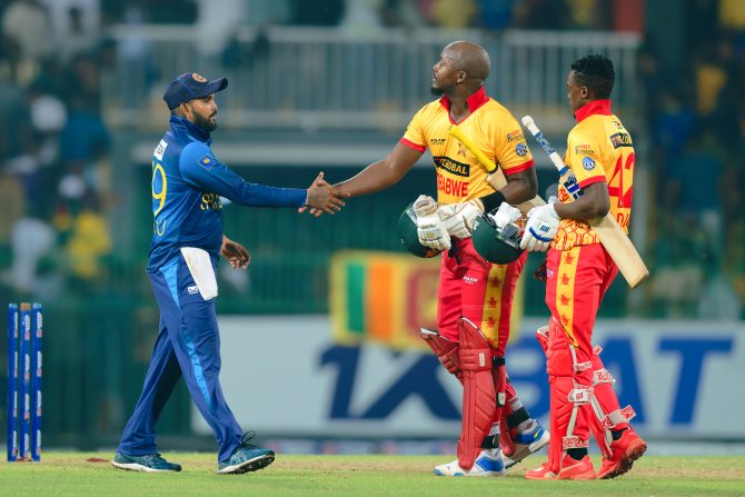 Zimbabwe beat Sri Lanka by 04 wickets in the penultimate delivery, 03 match series tied 1 – 1